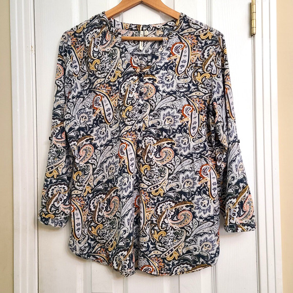 Grand & Greene Roll Tab Sleeve 1/4 Button Popover Top Blue White Paisley Size M - Picture 1 of 9